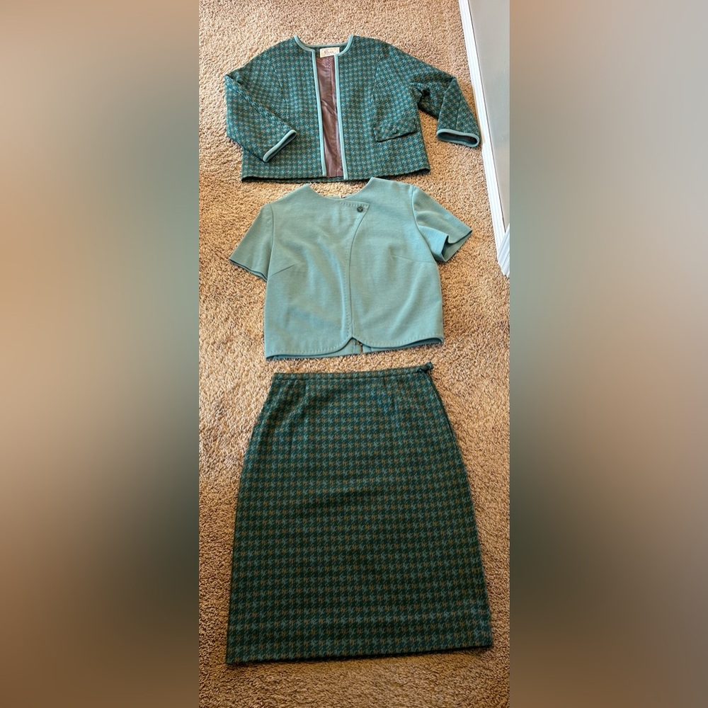 Vintage Three-Piece Green Tweed & Knit Skirt Set - Classic Women’s Ensemble